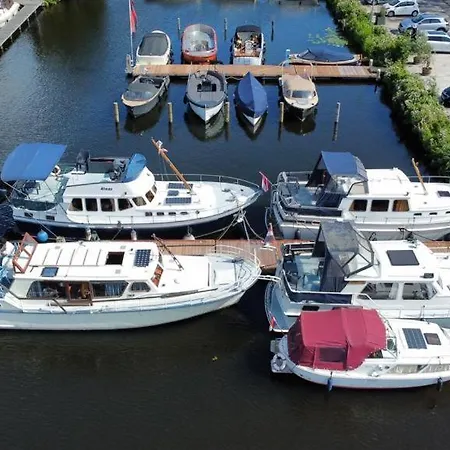 Motor Yacht Amstelle Botel *