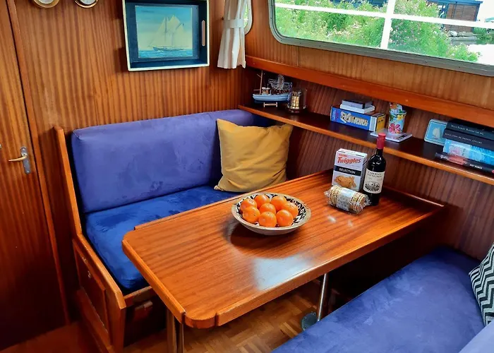 Motor Yacht Amstelle アムステルダム